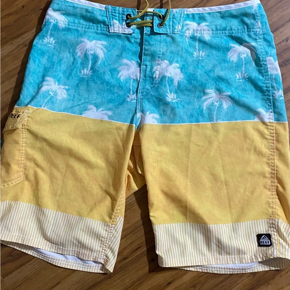 Reef Men's Palm Tree Printed Surfing Boardshorts/Swim Trunks Size Medium